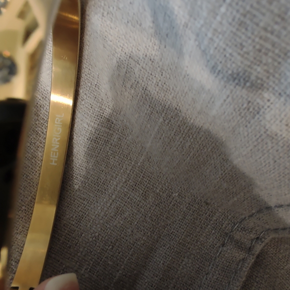 Elegant Gold Bangle Bracelet - Picture 5 of 7